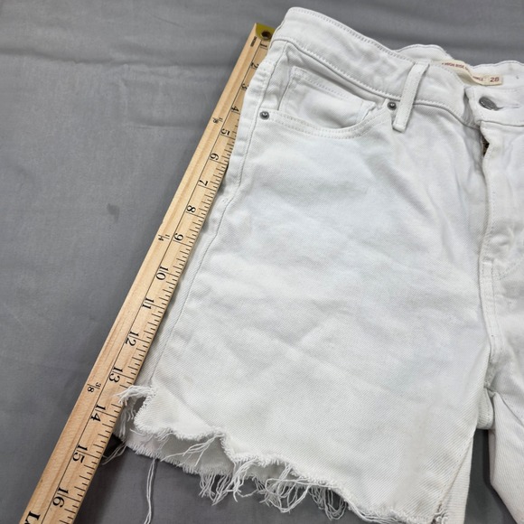 Levis 721 High Rise Skinny Ankle Denim Shorts White Distressed Fray Hem Size 28 - Picture 4 of 7